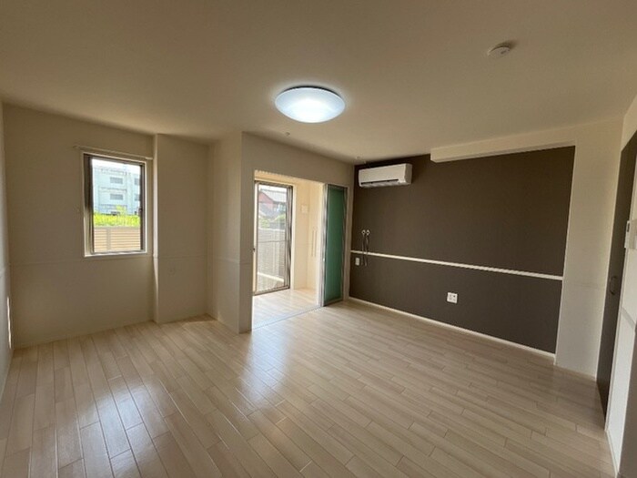 物件内観写真3　(居室)