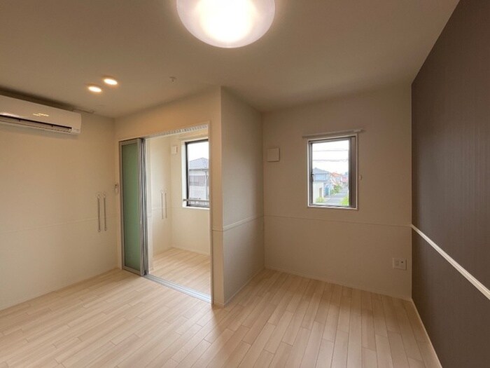 物件内観写真4　(居室)