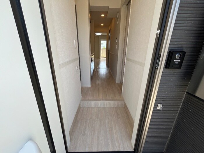 物件内観写真13　(玄関)