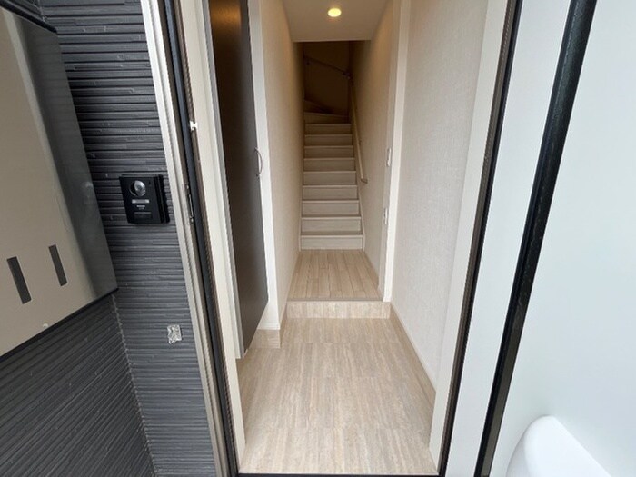 物件内観写真13　(玄関)