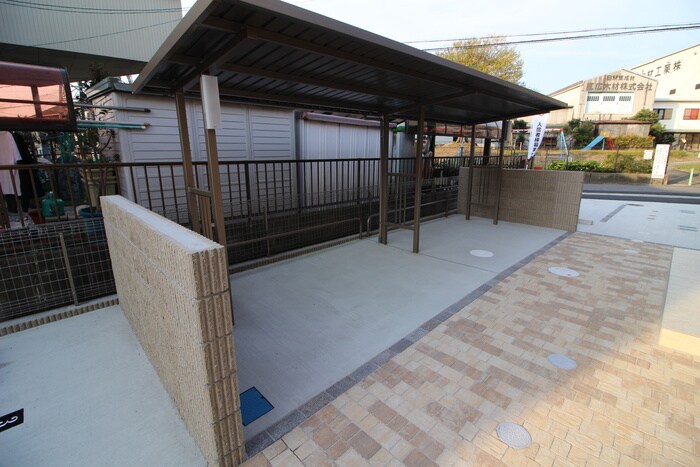 物件外観写真4　(駐輪場)