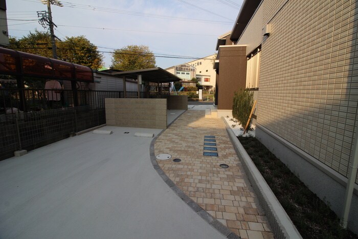 物件外観写真5　(エントランス部分)