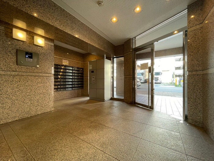 物件外観写真3　(エントランス部分)