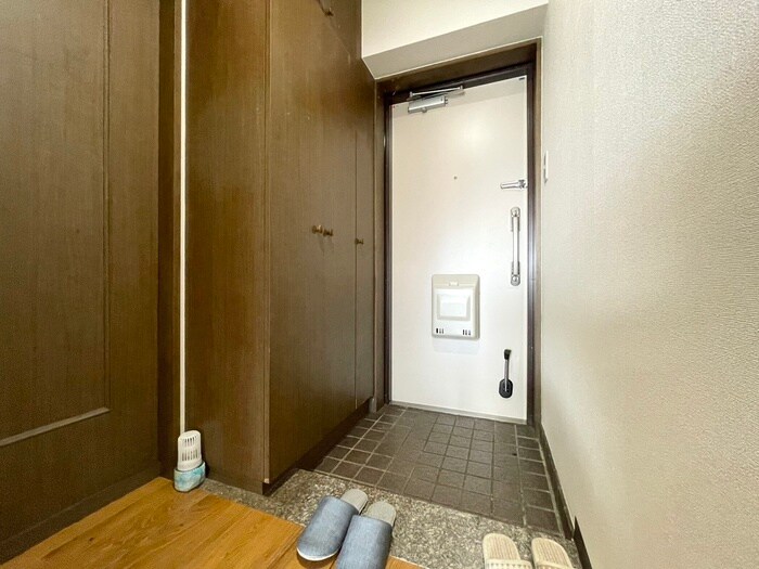 物件内観写真18　(玄関)