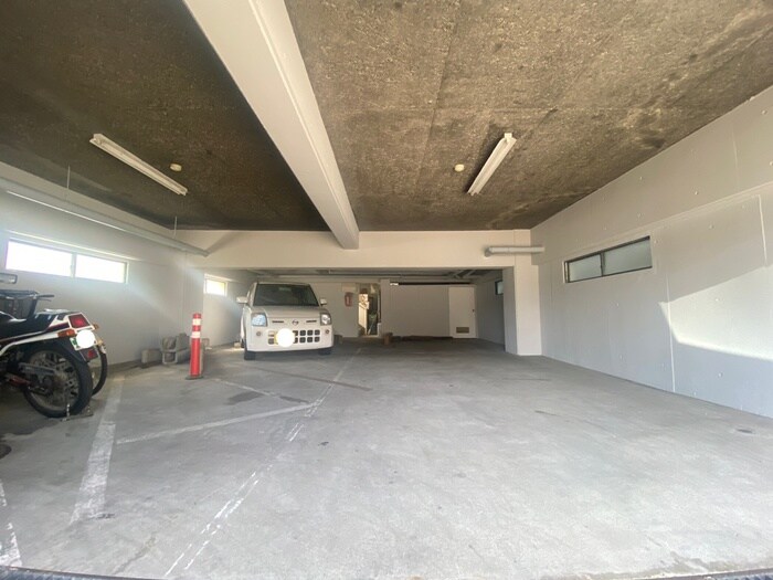 物件外観写真2　(駐車場)