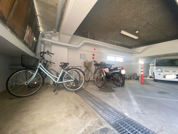 物件外観写真3　(駐輪場)