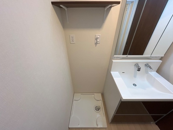 物件内観写真10　(洗濯機置場)