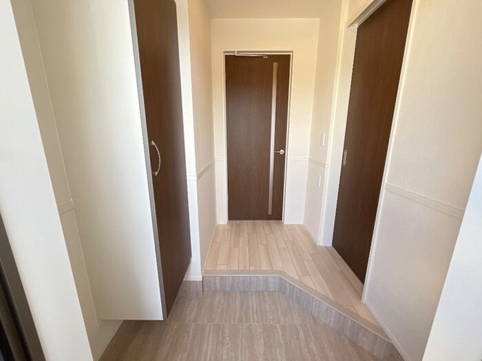 物件内観写真13　(玄関)