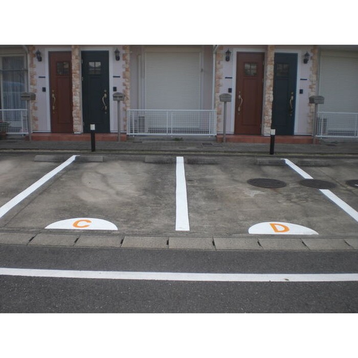 物件外観写真4　(駐車場)