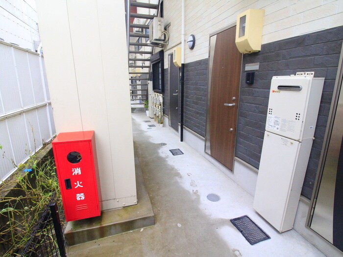 物件外観写真6　(エントランス部分)