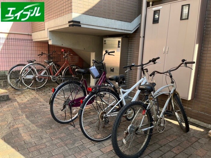 物件外観写真6　(駐輪場)