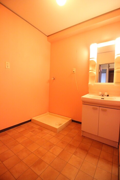 物件内観写真11　(洗濯機置場)