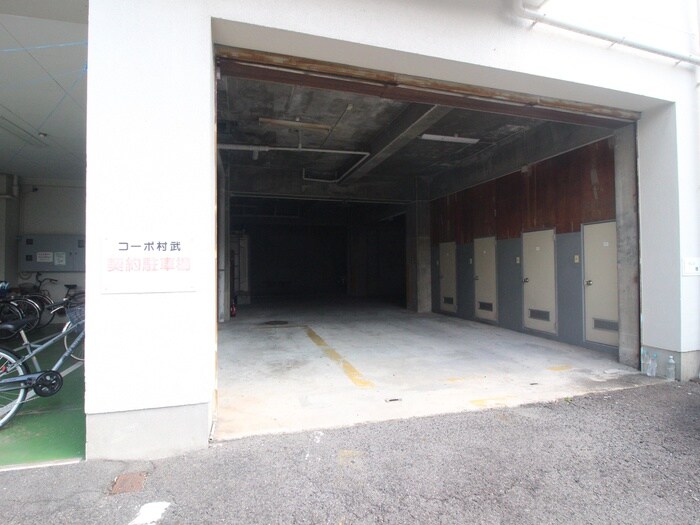 物件外観写真2　(駐車場)