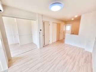 物件内観写真8　(居室)