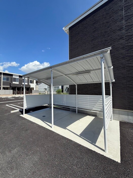 物件外観写真4　(駐輪場)