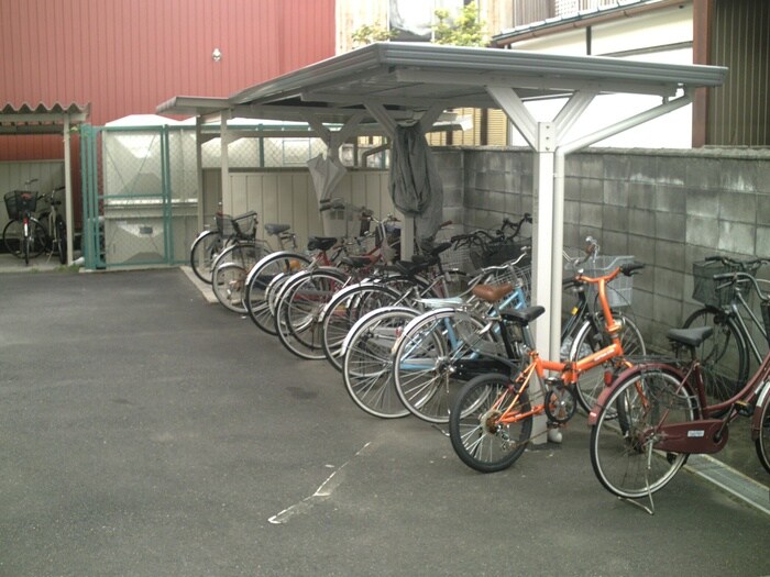 物件外観写真4　(駐輪場)