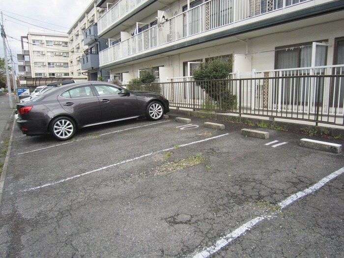 物件外観写真5　(駐車場)