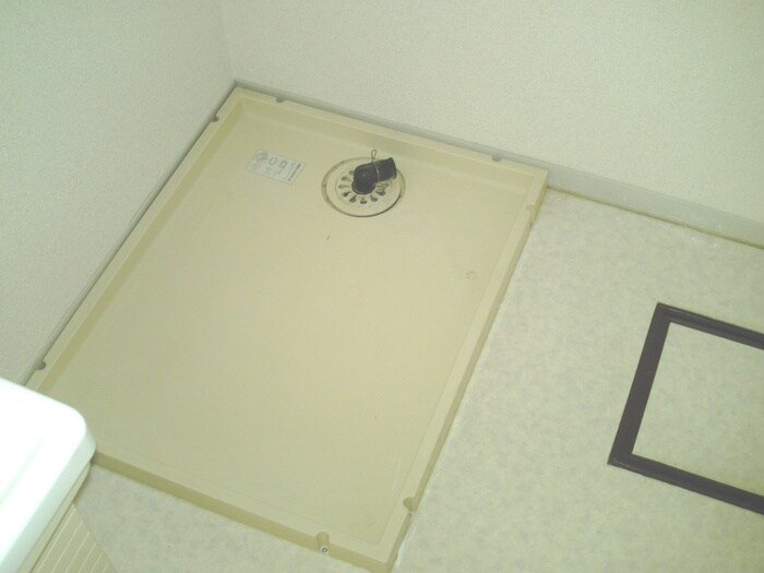 物件内観写真11　(洗濯機置場)