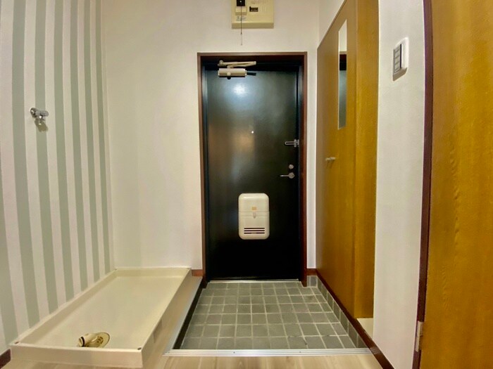 物件内観写真13　(玄関)