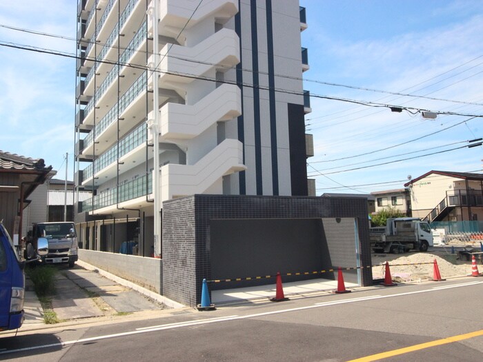 物件外観写真5　(エントランス部分)