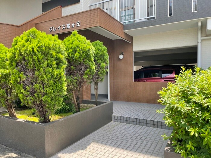 物件外観写真2　(エントランス部分)