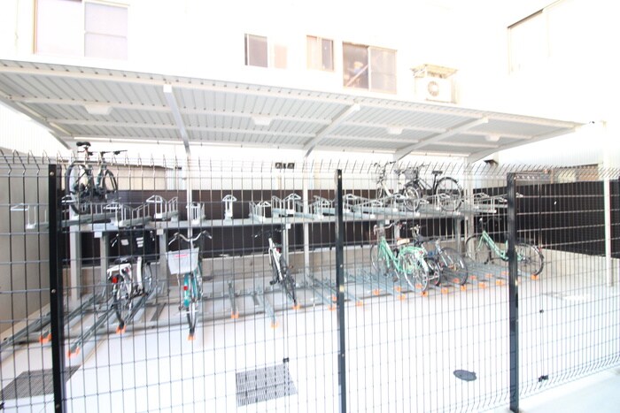 物件外観写真4　(駐輪場)