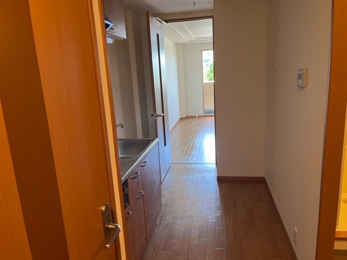 物件内観写真9　(廊下)