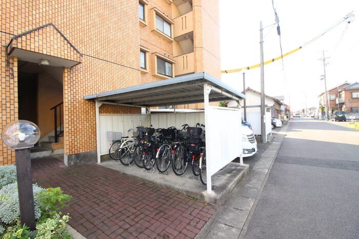 物件外観写真4　(駐輪場)