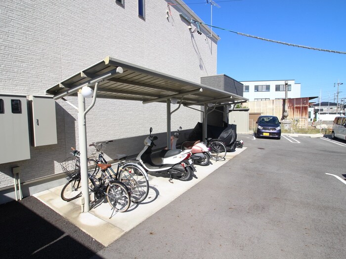 物件外観写真3　(駐輪場)