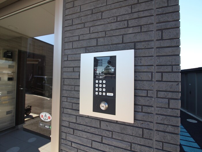 物件外観写真5　(エントランス部分)