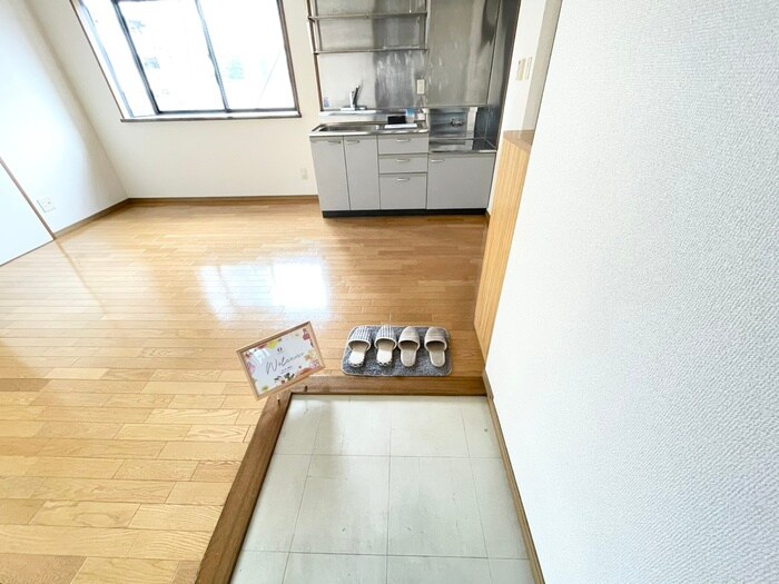 物件内観写真13　(玄関)