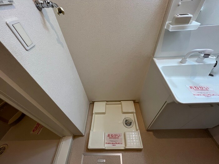 物件内観写真16　(洗濯機置場)