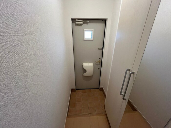 物件内観写真17　(玄関)
