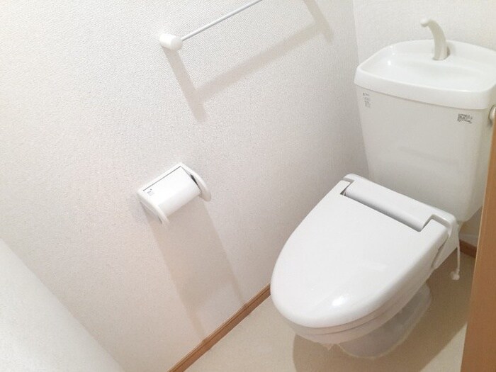 物件内観写真8　(トイレ)