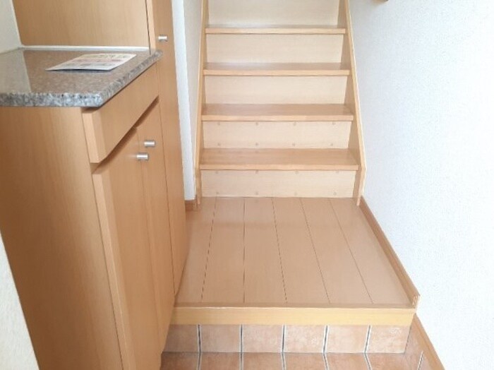 物件内観写真9　(玄関)