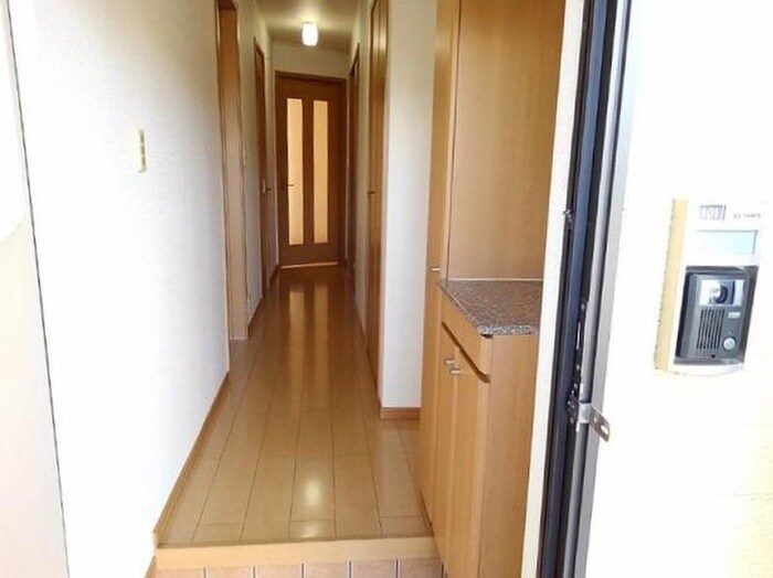 物件内観写真13　(玄関)
