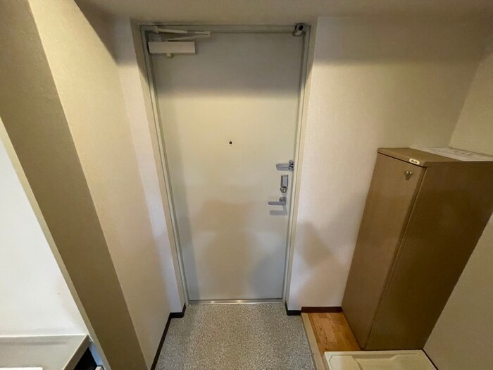 物件内観写真18　(玄関)