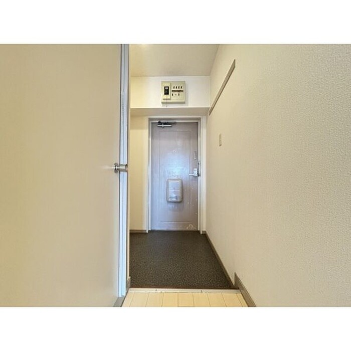 物件内観写真6　(玄関)