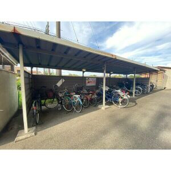 物件外観写真4　(駐輪場)