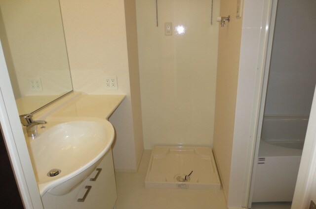 物件内観写真14　(洗濯機置場)