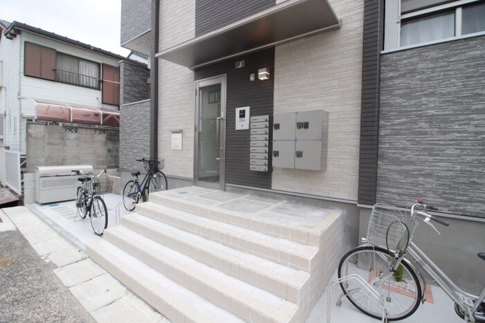 物件外観写真3　(エントランス部分)
