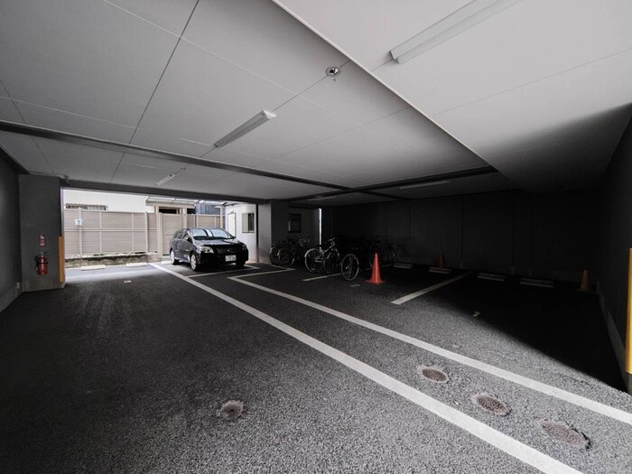 物件外観写真5　(駐車場)