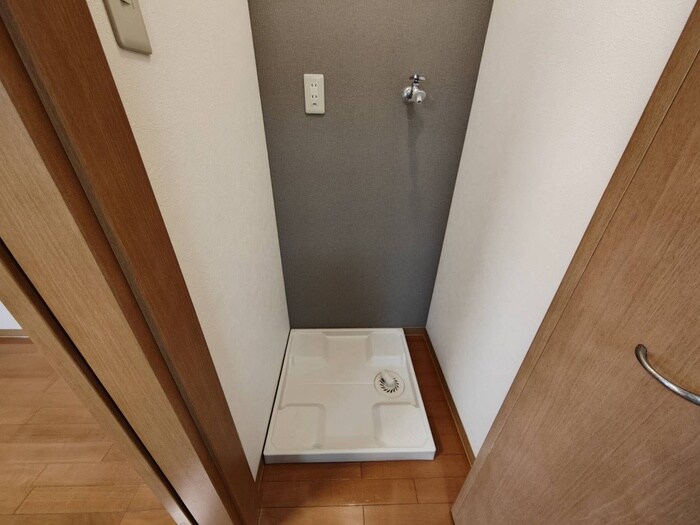 物件内観写真15　(洗濯機置場)