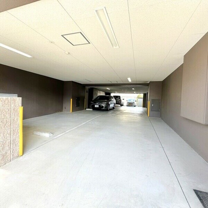 物件外観写真3　(駐車場)