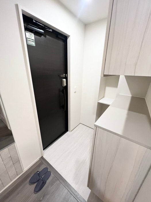 物件内観写真16　(玄関)