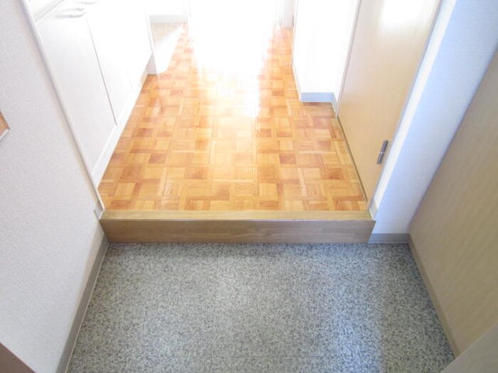 物件内観写真10　(玄関)
