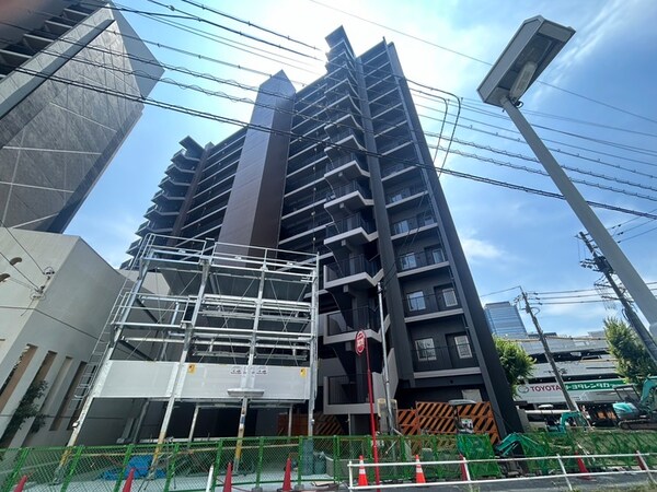建築中