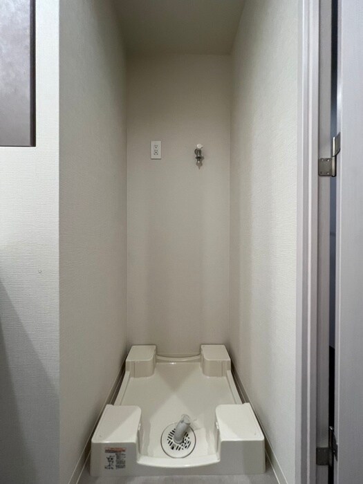 物件内観写真8　(洗濯機置場)