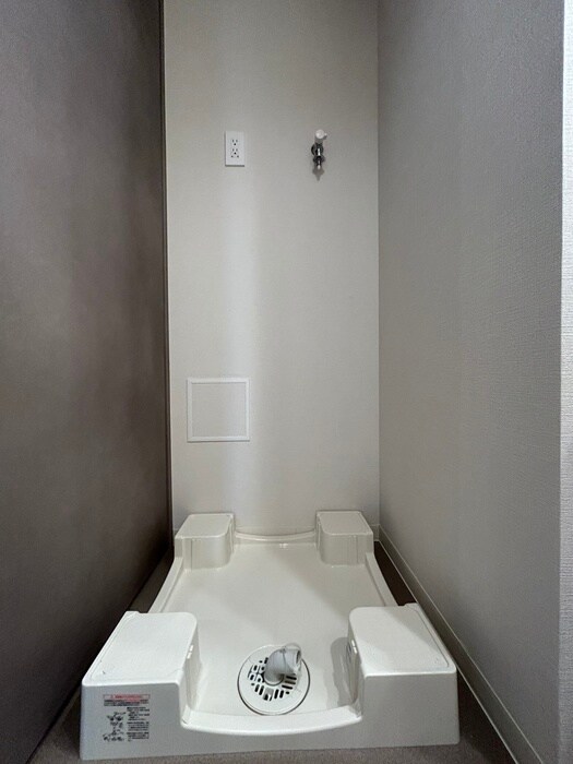 物件内観写真12　(洗濯機置場)