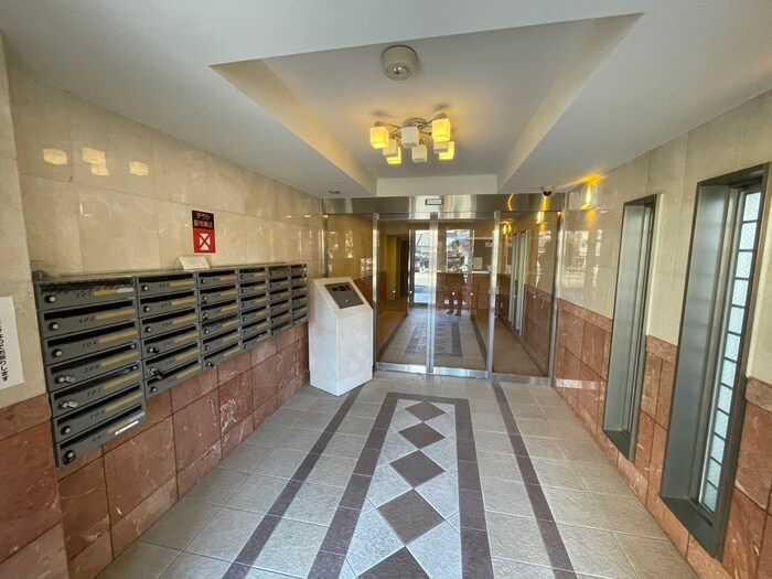 物件外観写真3　(エントランス部分)